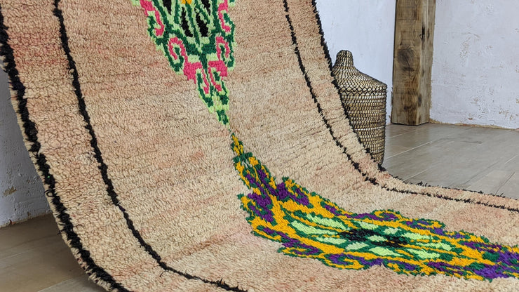 Vieux tapis Boujaad, 250 x 110 cm || 8,2 x 3,61 pieds - KENZA & CO