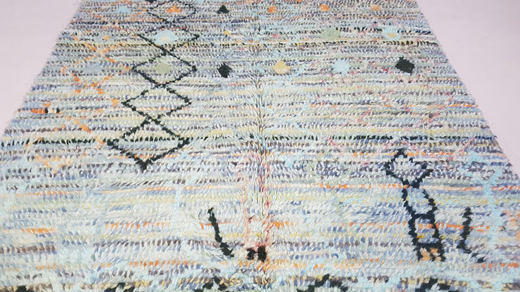 Tapis Azilal fait main, 235 x 135 cm || 7,71 x 4,43 pieds