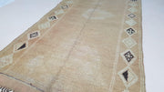 Vieux tapis Boujaad, 300 x 130 cm || 9.84 x 4.27 pieds - KENZA & CO