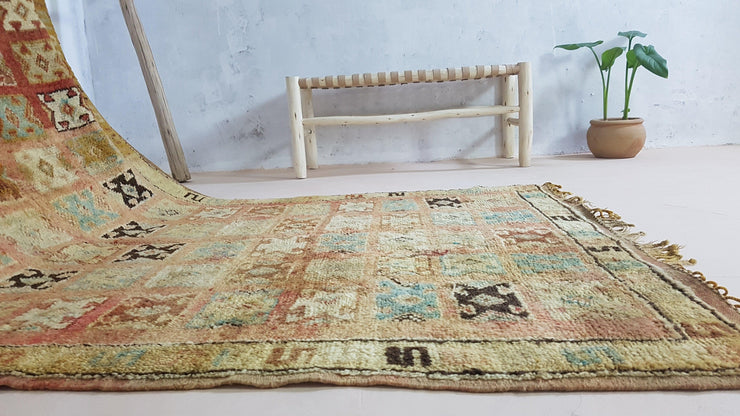 Vieux tapis Boujaad, 290 x 130 cm || 9.51 x 4.27 pieds - KENZA & CO