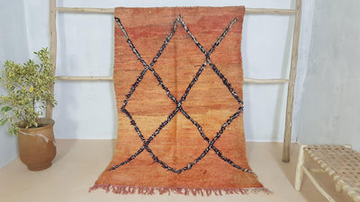 Vieux tapis Boujaad, 210 x 140 cm || 6.89 x 4.59 pieds - KENZA & CO