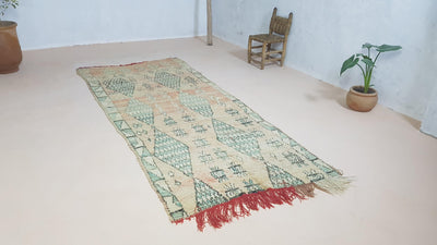 Vieux tapis Boujaad, 260 x 115 cm || 8.53 x 3.77 pieds - KENZA & CO