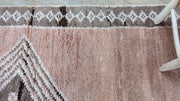 Vieux tapis Boujaad, 325 x 170 cm || 10.66 x 5.58 pieds - KENZA & CO