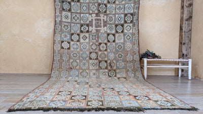 Vieux tapis Boujaad, 345 x 185 cm || 11.32 x 6.07 pieds - KENZA & CO
