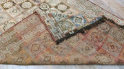 Vieux tapis Boujaad, 345 x 185 cm || 11.32 x 6.07 pieds - KENZA & CO